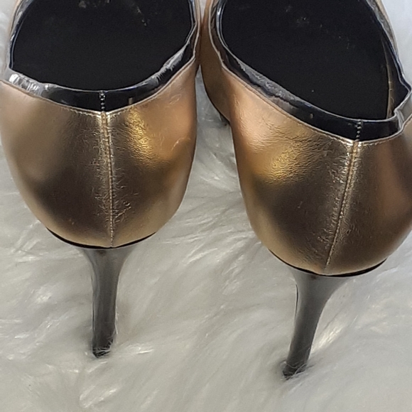 Gina - Picture 3 of 6